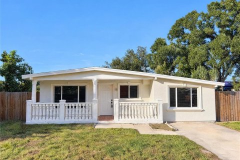 Villa ou maison à Tampa, Floride 4 chambres, 103.68 m2 № 2434679