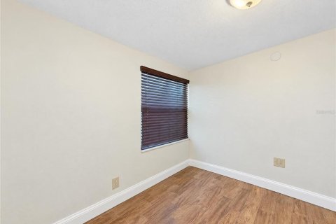 Villa ou maison à vendre à Tampa, Floride: 4 chambres, 103.68 m2 № 2434679 - photo 21