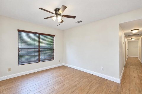Villa ou maison à vendre à Tampa, Floride: 4 chambres, 103.68 m2 № 2434679 - photo 8
