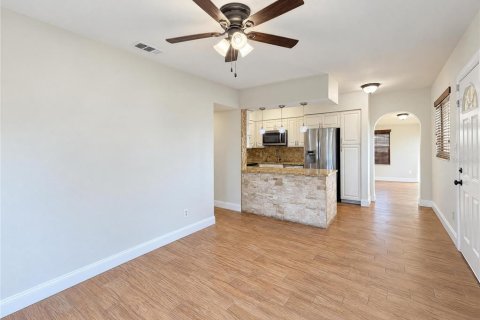 Villa ou maison à vendre à Tampa, Floride: 4 chambres, 103.68 m2 № 2434679 - photo 3
