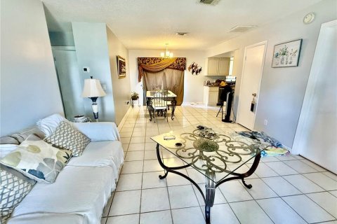 Casa en venta en Kissimmee, Florida, 3 dormitorios, 101.26 m2 № 1902472 - foto 3