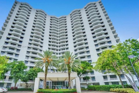 Copropriété à vendre à Aventura, Floride: 3 chambres, 120.96 m2 № 2388474 - photo 2