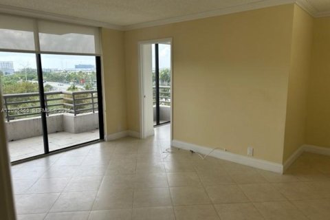 Copropriété à vendre à Aventura, Floride: 3 chambres, 120.96 m2 № 2388474 - photo 4