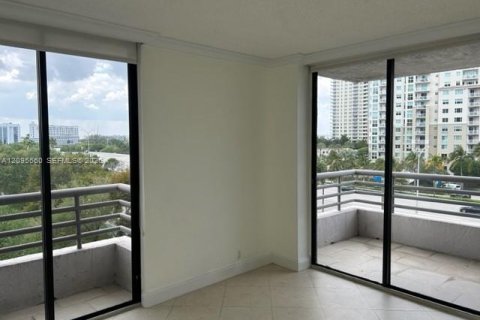 Copropriété à vendre à Aventura, Floride: 3 chambres, 120.96 m2 № 2388474 - photo 7