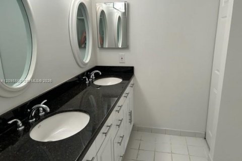 Copropriété à vendre à Aventura, Floride: 3 chambres, 120.96 m2 № 2388474 - photo 13