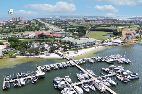 Condo in Saint Petersburg, Florida, 1 bedroom  № 1312848 - photo 23