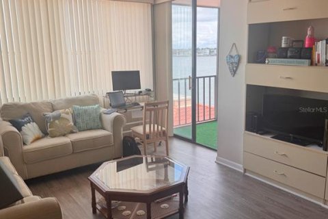Condo in Saint Petersburg, Florida, 1 bedroom  № 1312848 - photo 8