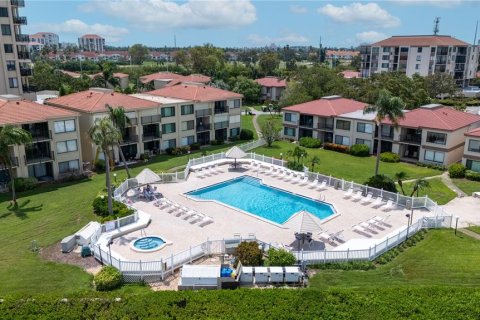 Condo in Saint Petersburg, Florida, 1 bedroom  № 1312848 - photo 26