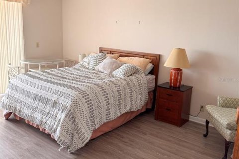Condo in Saint Petersburg, Florida, 1 bedroom  № 1312848 - photo 11