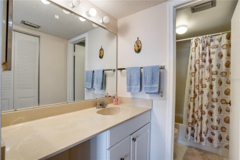 Condo in Saint Petersburg, Florida, 1 bedroom  № 1312848 - photo 16