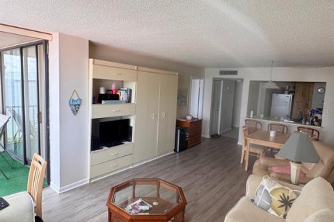Condo in Saint Petersburg, Florida, 1 bedroom  № 1312848 - photo 4