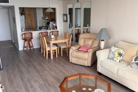 Condo in Saint Petersburg, Florida, 1 bedroom  № 1312848 - photo 6