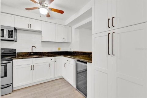 Condo in Orlando, Florida, 2 bedrooms  № 1548081 - photo 11