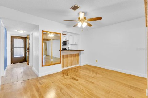 Condo in Orlando, Florida, 2 bedrooms  № 1548081 - photo 18