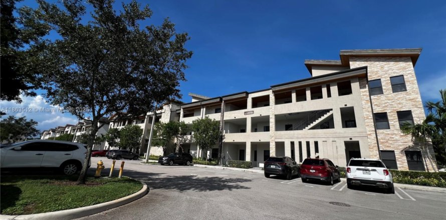 Condo à Doral, Floride, 3 chambres № 1893018