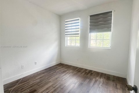 Townhouse in Homestead, Florida 3 bedrooms, 145.3 sq.m. № 2243298 - photo 18