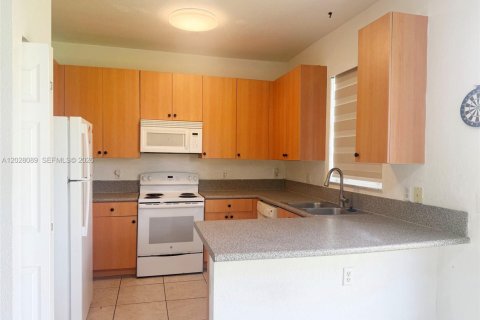 Townhouse in Homestead, Florida 3 bedrooms, 145.3 sq.m. № 2243298 - photo 27
