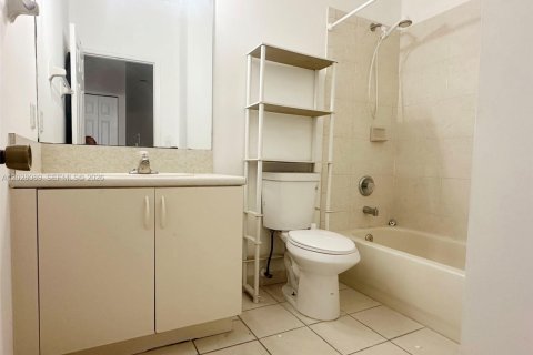 Townhouse in Homestead, Florida 3 bedrooms, 145.3 sq.m. № 2243298 - photo 23