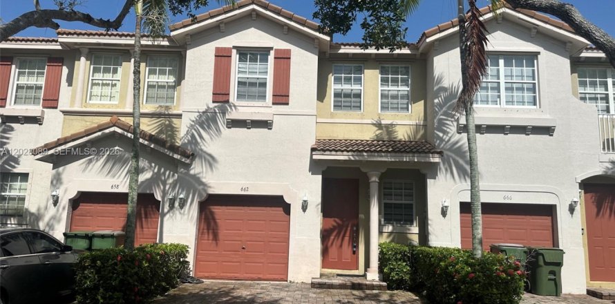 Townhouse in Homestead, Florida 3 bedrooms, 145.3 sq.m. № 2243298