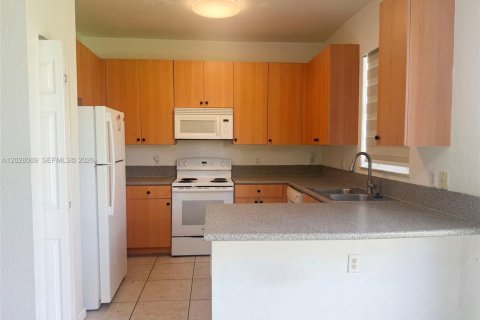 Townhouse in Homestead, Florida 3 bedrooms, 145.3 sq.m. № 2243298 - photo 26