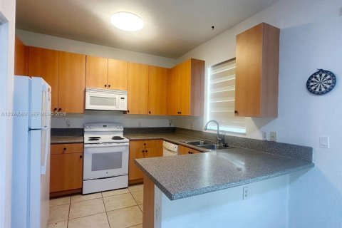 Townhouse in Homestead, Florida 3 bedrooms, 145.3 sq.m. № 2243298 - photo 28