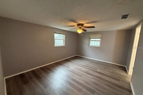 House in Zephyrhills, Florida 2 bedrooms, 113.71 sq.m. № 1913643 - photo 10