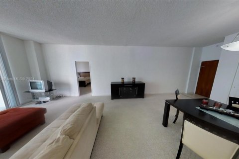 Condominio en alquiler en Hollywood, Florida, 2 dormitorios, 109.44 m2 № 1865442 - foto 9