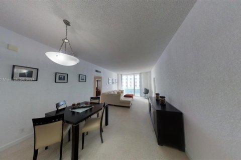 Condominio en alquiler en Hollywood, Florida, 2 dormitorios, 109.44 m2 № 1865442 - foto 2
