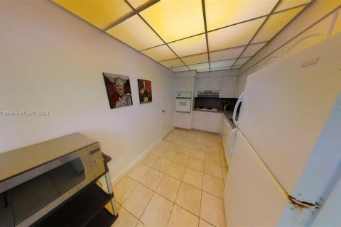 Condominio en alquiler en Hollywood, Florida, 2 dormitorios, 109.44 m2 № 1865442 - foto 3