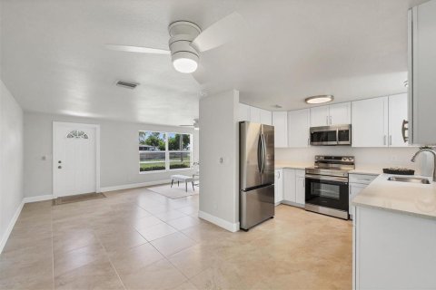 House in Nokomis, Florida 2 bedrooms, 107.02 sq.m. № 1893835 - photo 8