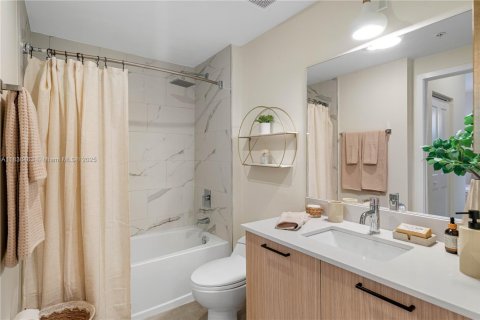 Casa en alquiler en North Miami Beach, Florida, 1 dormitorio № 1935374 - foto 4