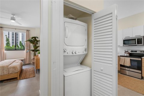 Casa en alquiler en North Miami Beach, Florida, 1 dormitorio № 1935374 - foto 3