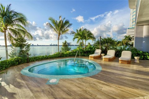 Condo in Miami, Florida, 4 bedrooms  № 2003046 - photo 4