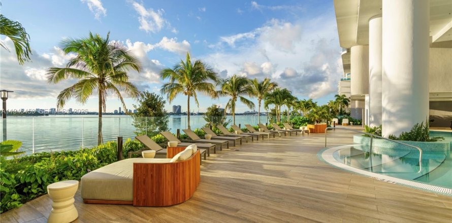 Condo in Miami, Florida, 4 bedrooms  № 2003046