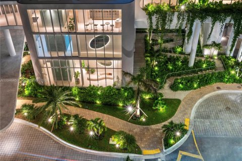 Condo in Miami, Florida, 4 bedrooms  № 2003046 - photo 2