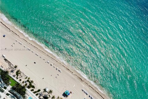 Copropriété à vendre à Sunny Isles Beach, Floride: 2 chambres, 158.77 m2 № 2153251 - photo 1
