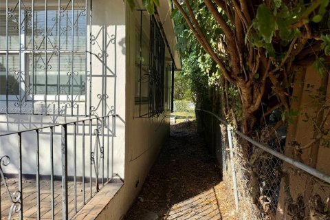 Купить виллу или дом в Майами, Флорида 2 спальни, 82.03м2, № 2010044 - фото 13