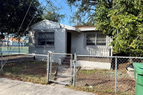 Купить виллу или дом в Майами, Флорида 2 спальни, 82.03м2, № 2010044 - фото 3