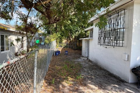 Купить виллу или дом в Майами, Флорида 2 спальни, 82.03м2, № 2010044 - фото 27