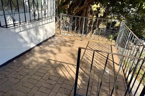 Купить виллу или дом в Майами, Флорида 2 спальни, 82.03м2, № 2010044 - фото 16