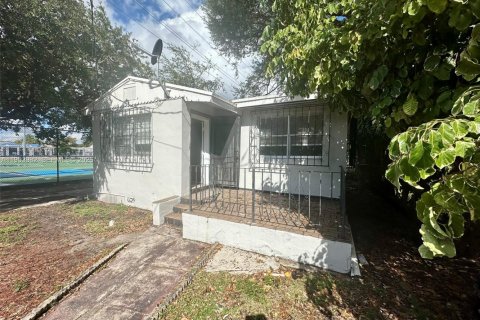 Купить виллу или дом в Майами, Флорида 2 спальни, 82.03м2, № 2010044 - фото 2