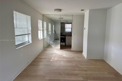 Купить виллу или дом в Майами, Флорида 2 спальни, 82.03м2, № 2010044 - фото 30