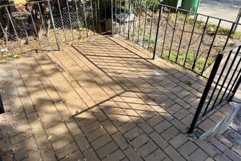 Купить виллу или дом в Майами, Флорида 2 спальни, 82.03м2, № 2010044 - фото 17