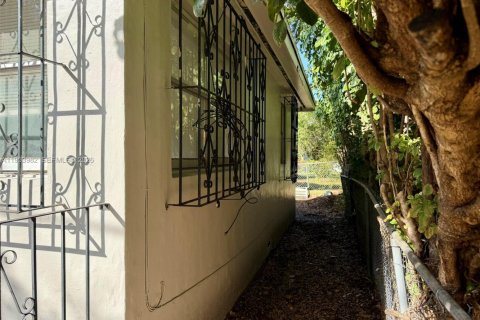 Купить виллу или дом в Майами, Флорида 2 спальни, 82.03м2, № 2010044 - фото 15