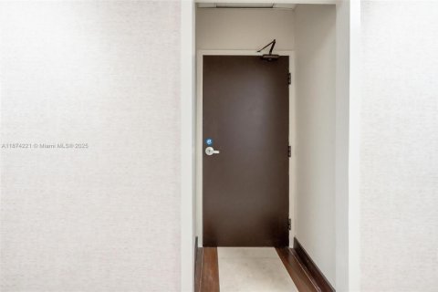 Commercial property in North Miami, Florida № 1980086 - photo 6