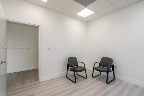 Commercial property in North Miami, Florida № 1980086 - photo 18