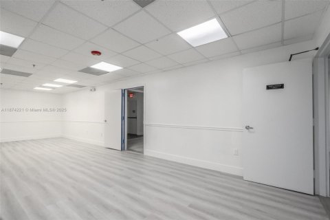 Commercial property in North Miami, Florida № 1980086 - photo 26