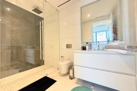 Condo in Miami, Florida, 1 bedroom  № 2052894 - photo 13