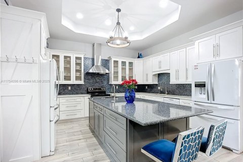 House in LaBelle, Florida 5 bedrooms, 334.08 sq.m. № 1863302 - photo 6