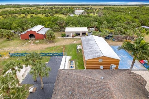 House in LaBelle, Florida 5 bedrooms, 334.08 sq.m. № 1863302 - photo 30
